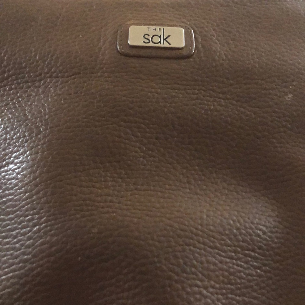 The Sak brown leather shoulder bag. Top zip. Casual outside zip pocket - Picture 3 of 15